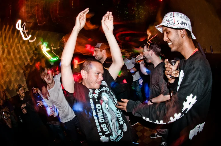 <!-- damnamfamiliapartyphotos -->

Dana 