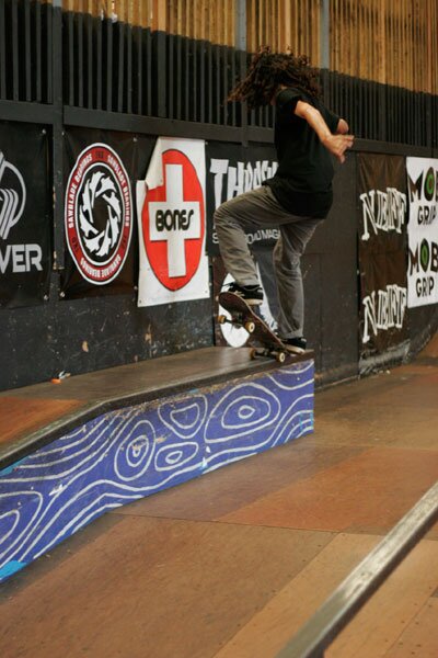 Yonnie Cruz - frontside nosegrind