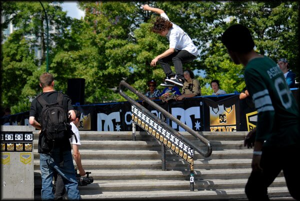 JS Lapierre - kickflip frontside boardslide