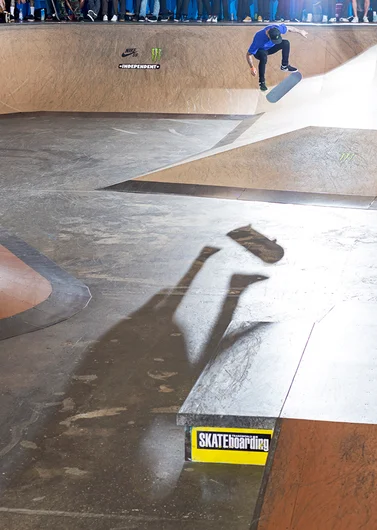 <!--pro17-finals-->

Nyjah runs away from his shadow and makes 5th Place.
