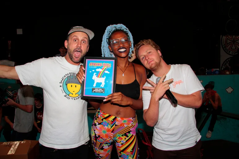 <!--sr16-->

Thanks for showing up awards! She got one because she was looking the best of course!