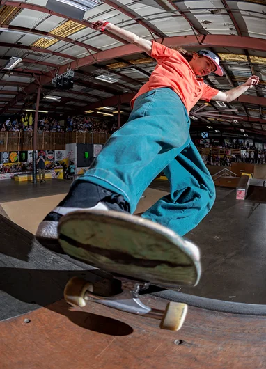 <!--pro18-finals-->

Osky slaps a Front Grind into Lipslide.