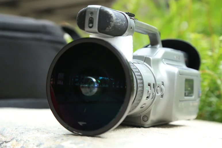 <!--feedyourhead-->
I have been missing my vx1000 lately, as I have been attending a bunch of video premieres such as Static 4, Shaqueefa Mixtape, and more that all have been filmed with one.