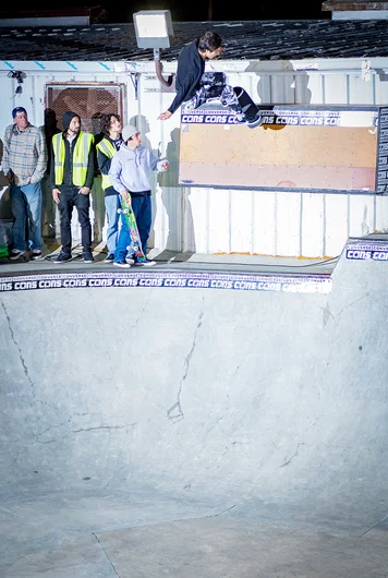 <!--pro20consjam-->

Willy Lara makes use of the Sub-box with a Smith Stall.
