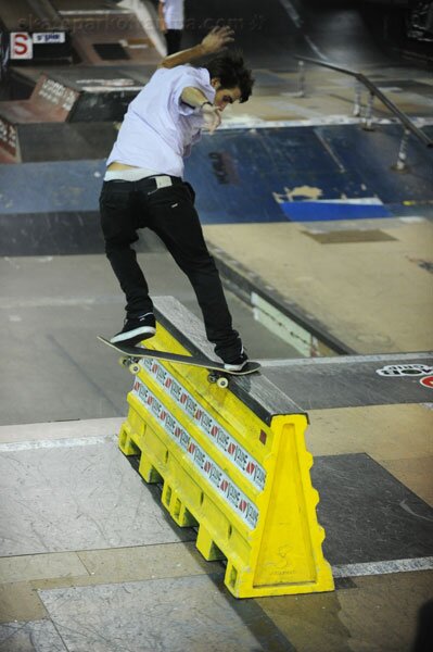 Dylan Perry - frontside noseslide on the bump