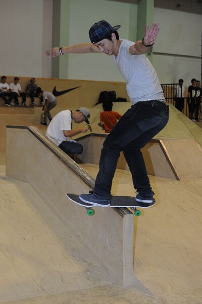 Damn Am Shanghai: Wang Fei - frontside boardslide