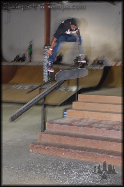 Manny Santiago - kickflip crooked grind