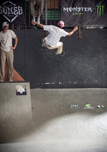 Using the whole course and not just the A-Frame, Diego Broest works the sidewalls.

<!--damnambreda22qualifiersphotos-->