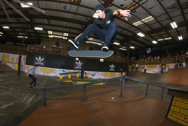 <!--vdaymass18-->
Erik Gilabert : Boosted Kickflip to Flat