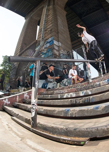 Never too early to ride the steel, Lucas Delao takes a feeble down the prop rail. 

<!--damnamnyc2022day1-->