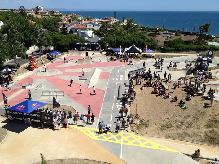 <!--daport14sun-->

It's the last day here at Damn Am Portugal, which means the tricks get bigger and the stakes are higher.  Here's an overview of the course and crowd from the broadcast tower.