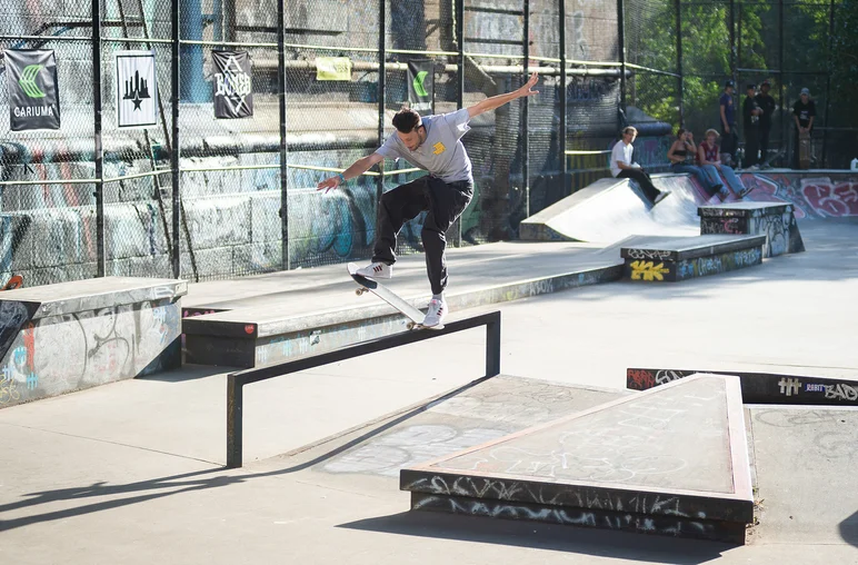 Kids aren’t hitting the bump/gap to square bars like they used to, NYC loc’ Kenny Gonzalez keeps the dream alive though.


<!--damnamnyc2022day2-->