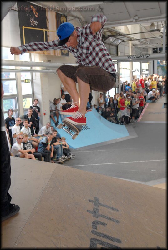 Go Street Rune! Frontside pop shuv over the hip