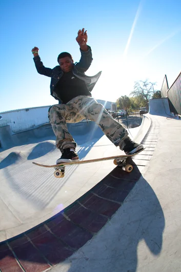 <!--ombj15-->

Old Man Bowl Jam started slowly outside warming up in the concrete section with a free BBQ. It was an Old Man Bowl Jam but that didn’t stop Chuckie from getting in his session.