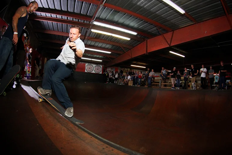 <!--ombj18-->
Levi : Knee Knocker Smith Grind