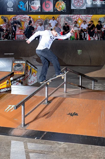 <!--pro18-sat-->

Max Kruglov has got the Front Blunts on lock throughout the park, here’s one of them.
