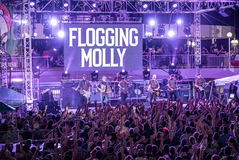 This crowd was HUGE. What an amazing evening

<!--floggingmollycruise23-->