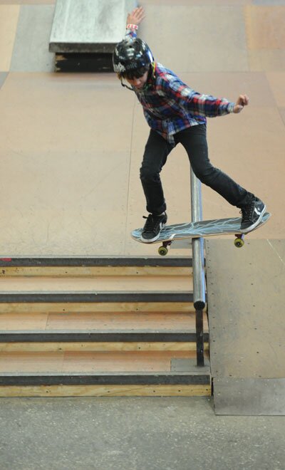 Eddie Valle – wide stance boardslide