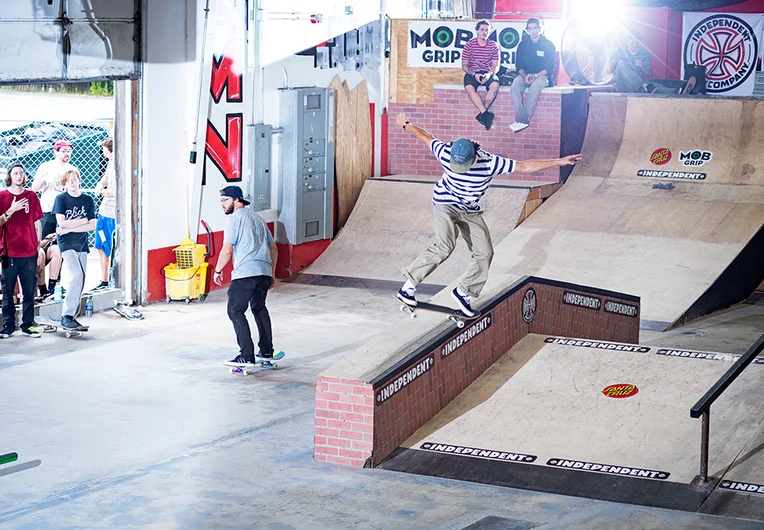 <!--dachi19quals-->

Everybody can do em but they’re still hard. Austin Heilman with the fs 180 Grind the tough way.