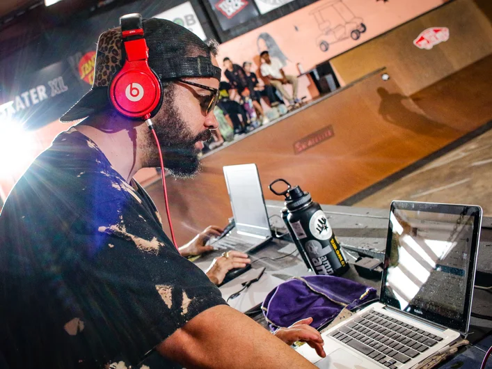 DJ Albow providing the tunes all day 

<!--clashofthecrews23day2-->