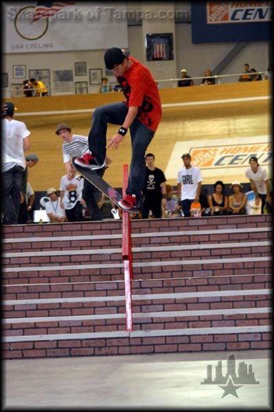 Ryan Sheckler - frontside noseblunt slide