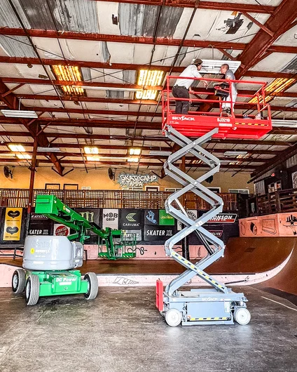 Beesley Electric hard at work adding brand new LED lights to the Course. Thanks for the quick work guys.
<!--thursdayam2023practice-->