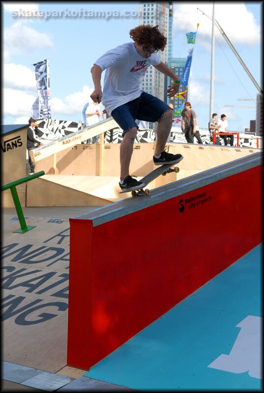 Adrien Bulard - frontside nosegrind