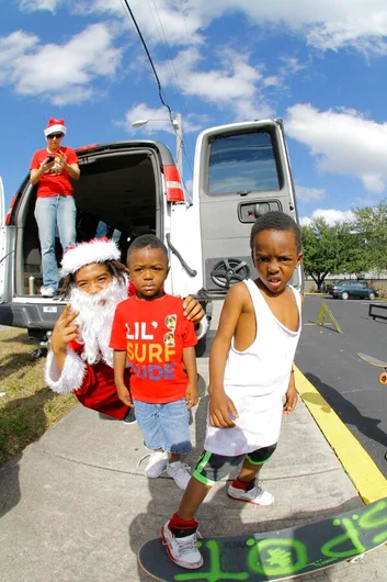 <!-- b4b2013dec -->

Santa and the kids.