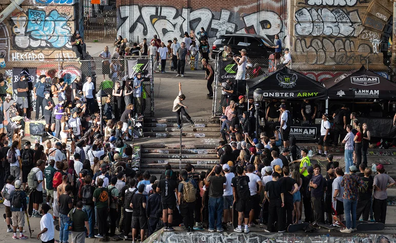 Cole Wayka beats the crowd with a Noseblunt Slide.

<!--damnamnyc2022day2-->