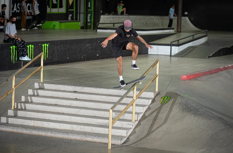 Past Damn Am winner Lucas Alves pulls out one his sigs, the Tre Lip.

<!--damnamla22qualifiers-->