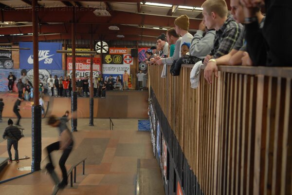 Moat Show Best Trick Contest crowd