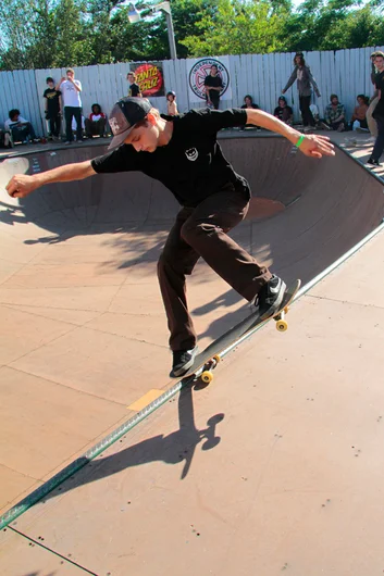 <!--daatlrt-->

Kinser Cathey from Black Sheep Skateshop. This FS Nose Blunt was unbelievable and note worthy to say the least.