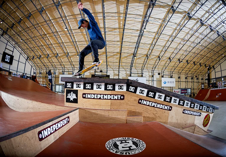 <!--daja19-chill-->

Tokiya Imamura takes it into the battle tent with a BS Nosegrind.