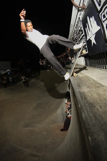 <!--am17-ccj-->

Fernando Bramsmark - Frontside Noseblunt after time. Darkness is a fucking beast!