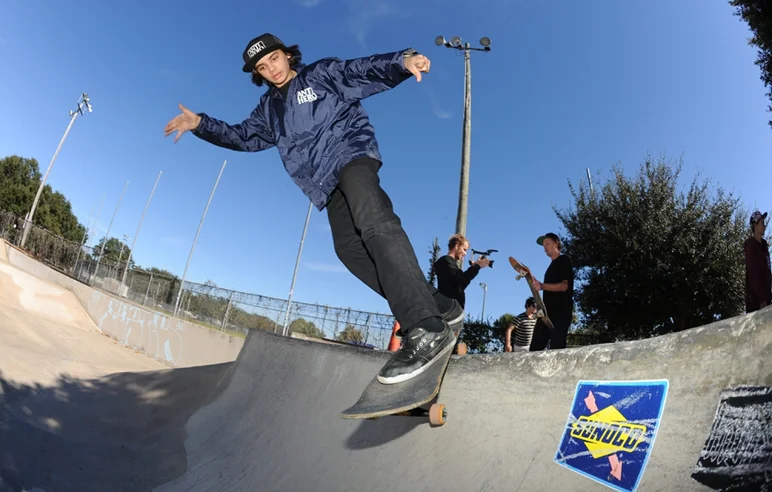 <!-- johhnyRomanoAAnov13 -->

Alejandro grinded smooth back smiths through this corner every try. It just so happened that Frank was filming Timmy Knuth and his broken board in the background at the time I shot this one.