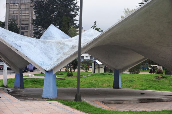 On the streets of Quito: Roof Spot