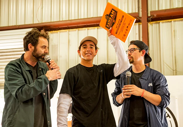 <!--daatl17-bt-->

Midler stuck with what worked best and did another Kicky Backtail to win the Independents Best Trick, Smoke um if you got em.