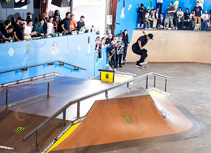 <!--pro17-finals-->

3rd place winner Kelvin Hoefler puts down a Kickflip Front Blunt Slide for the crowd.