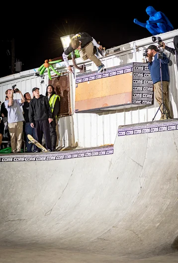 <!--pro20consjam-->

Jake entertaining the Blue Man.
