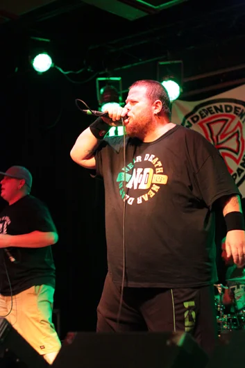 <!--PRO15FRINIGHT-->
For the first act of the night Coldside's front man grabbed the mic.