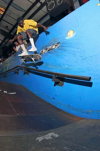 <!--gsd17-->

Aaron Davis - Heelflip BS 50-50