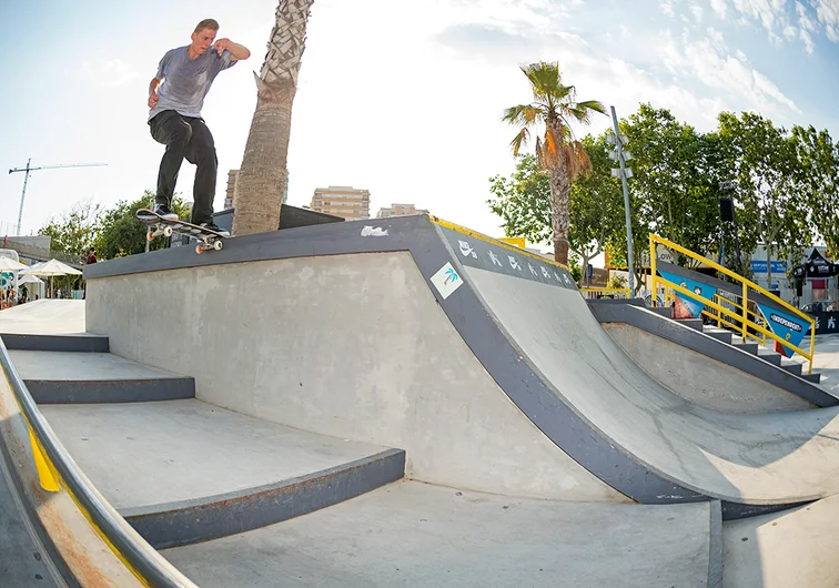 <!--dabarcypractice-->

Alexander Risvad’s Noseslide photo is cool an all but wait til you see the pop-out part!
