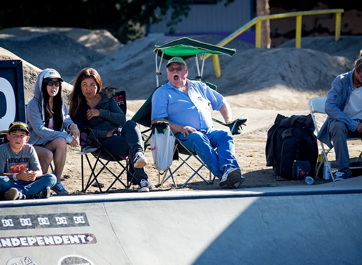 <!--daww16-finals-->

This guy has the right idea with the shade panel, although he seems a bit bored.