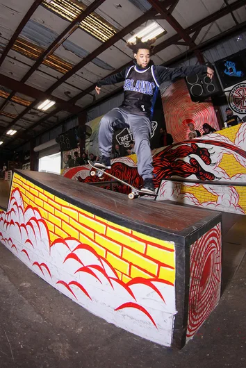 <!--cotc18photos-->

Jyrus : Nollie Nosegrind