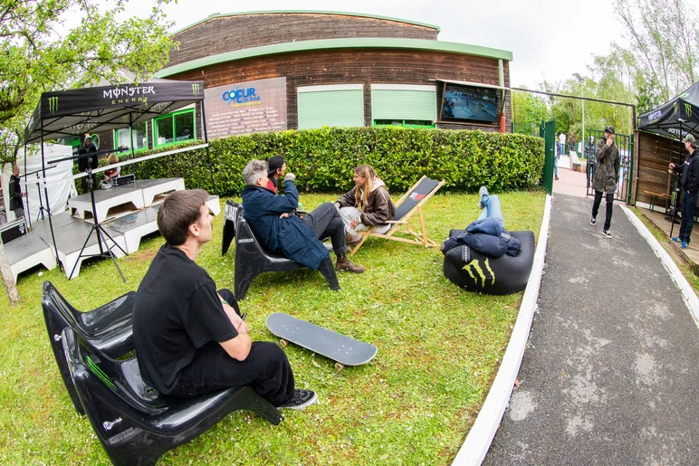 There is not internet at this event so the live stream is an actual live feed from one camera inside. Far'n High is in the middle of nowhere and they keep it that way!!

<!--farnhigh2024-1-->
