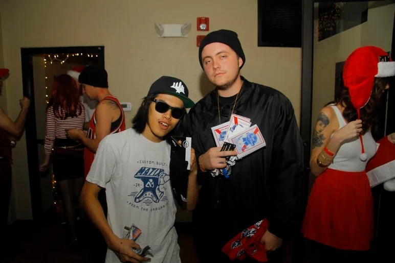 <!-- ghettoxmasthirteen -->

Yoda and Ian Perronne came away with some of the not so weird gifts.