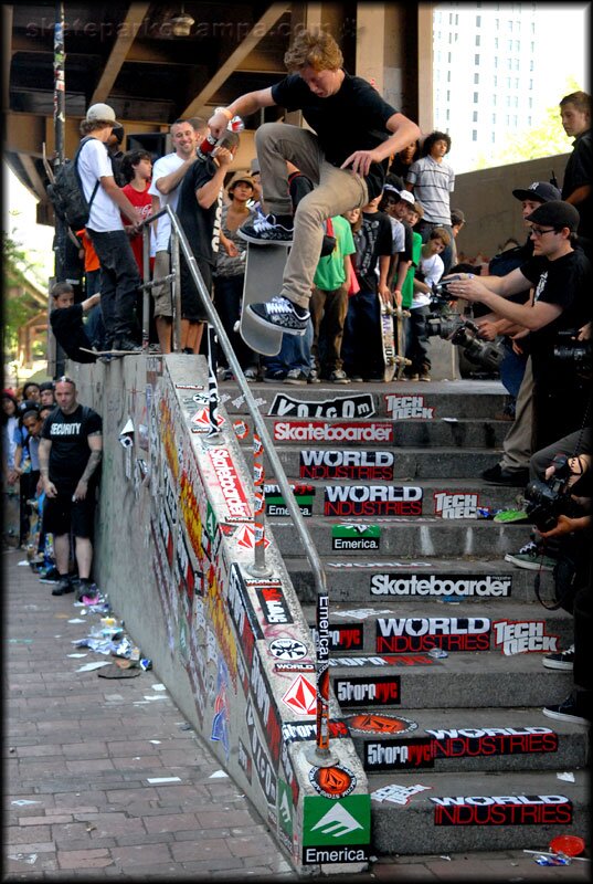 Timmy Knuth - kickflip frontside nosegrind