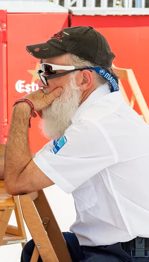 <!--dabarcypractice-->

Security keepin’ a heavy lookout with the ole 