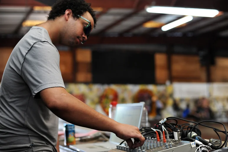 <!--bts14-->

MP3J Al Bow had to crank up the volume for the sponsored division finals jam.









