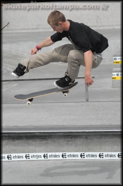 Brandon Westgate - kickflip